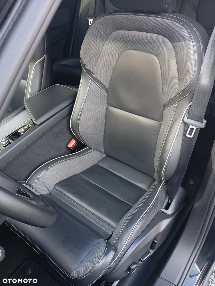 Volvo XC 60 B4 D AWD Ultimate Dark - 17