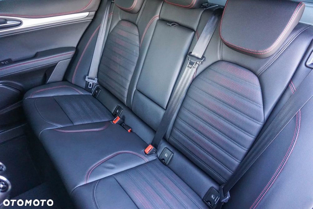 Alfa Romeo Stelvio 2.0 Turbo Tributo Italiano Q4 - 32