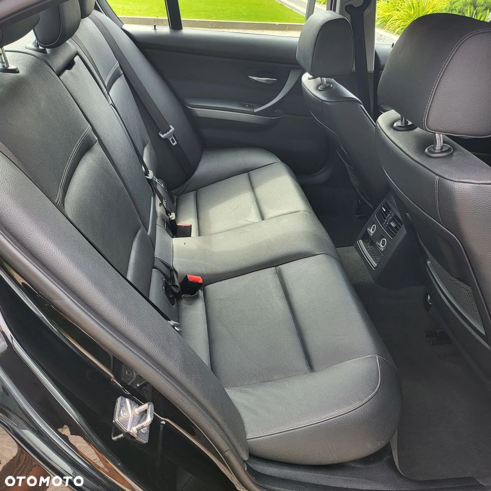 BMW Seria 3 320i Edition Sport - 26