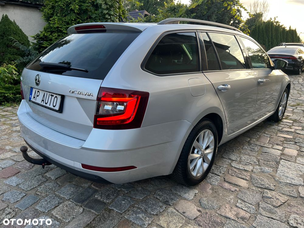 Skoda Octavia 1.6 TDI SCR Clever DSG - 8