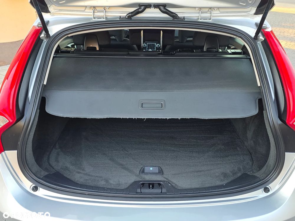 Volvo V60 D4 Momentum - 18