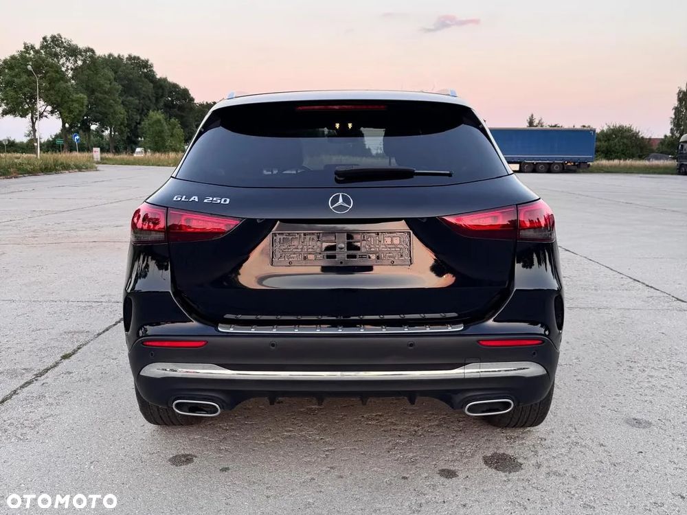 Mercedes-Benz GLA 250 8G-DCT AMG Line - 4