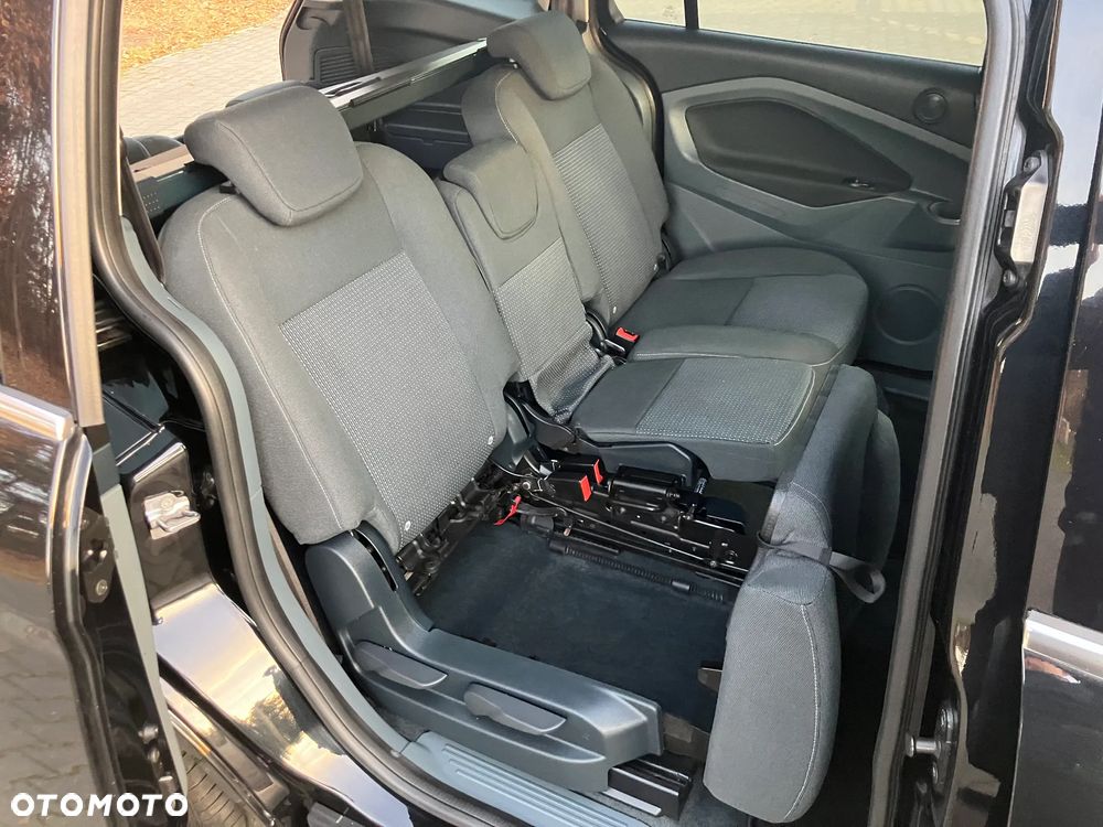 Ford Grand C-MAX - 35