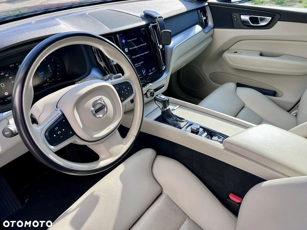Volvo XC 60 D4 Momentum Pro - 10