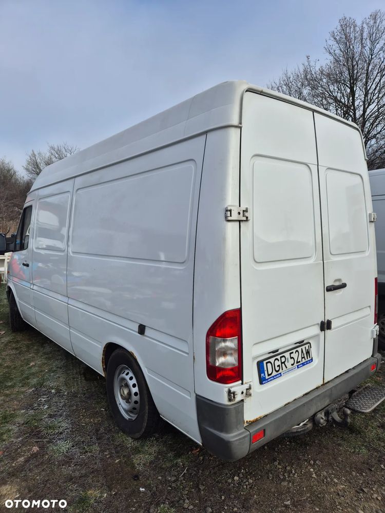Mercedes-Benz Sprinter - 11