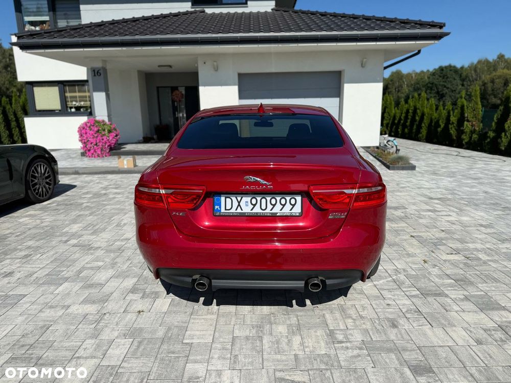 Jaguar XE 2.0 D AWD Prestige - 8