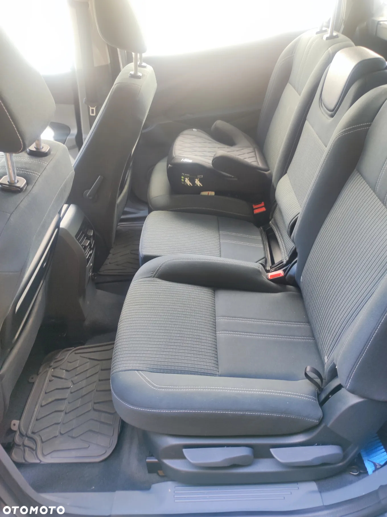 Ford Grand C-MAX - 12