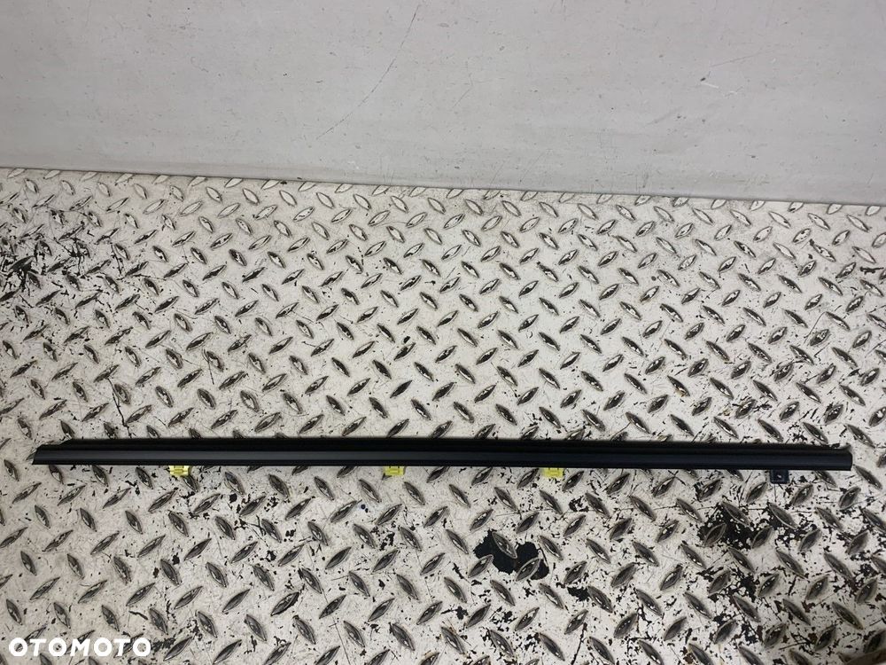 NOWA ORYGINALNA LISTWA USZCZELKA ZGARNIAJĄCA DRZWI LEWYCH PRZEDNICH SUBARU FORESTER 02-08 61280SA010 - 2