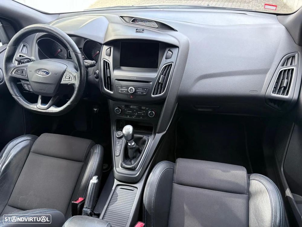 Ford Focus 2.3 EcoBoost S&S 4WD RS - 28