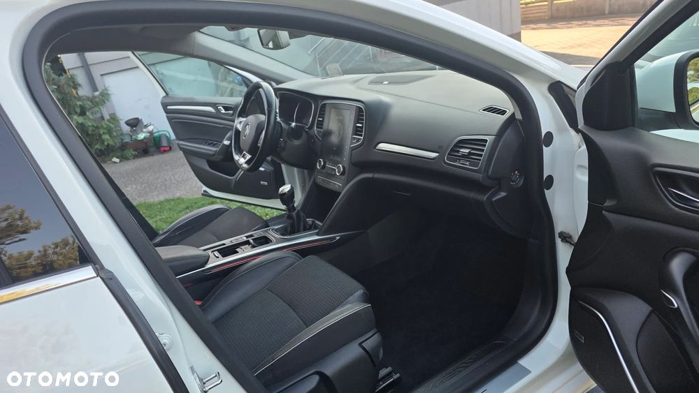 Renault Megane Grandtour ENERGY TCe 130 BOSE EDITION - 36