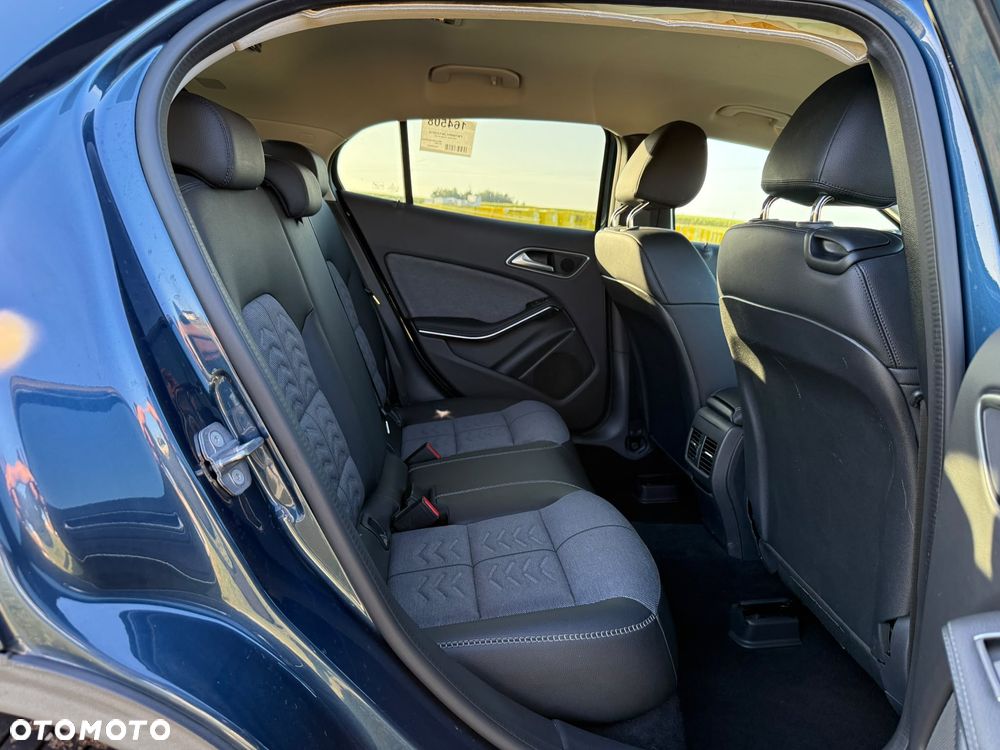 Mercedes-Benz GLA 200 7G-DCT Activity Edition - 13