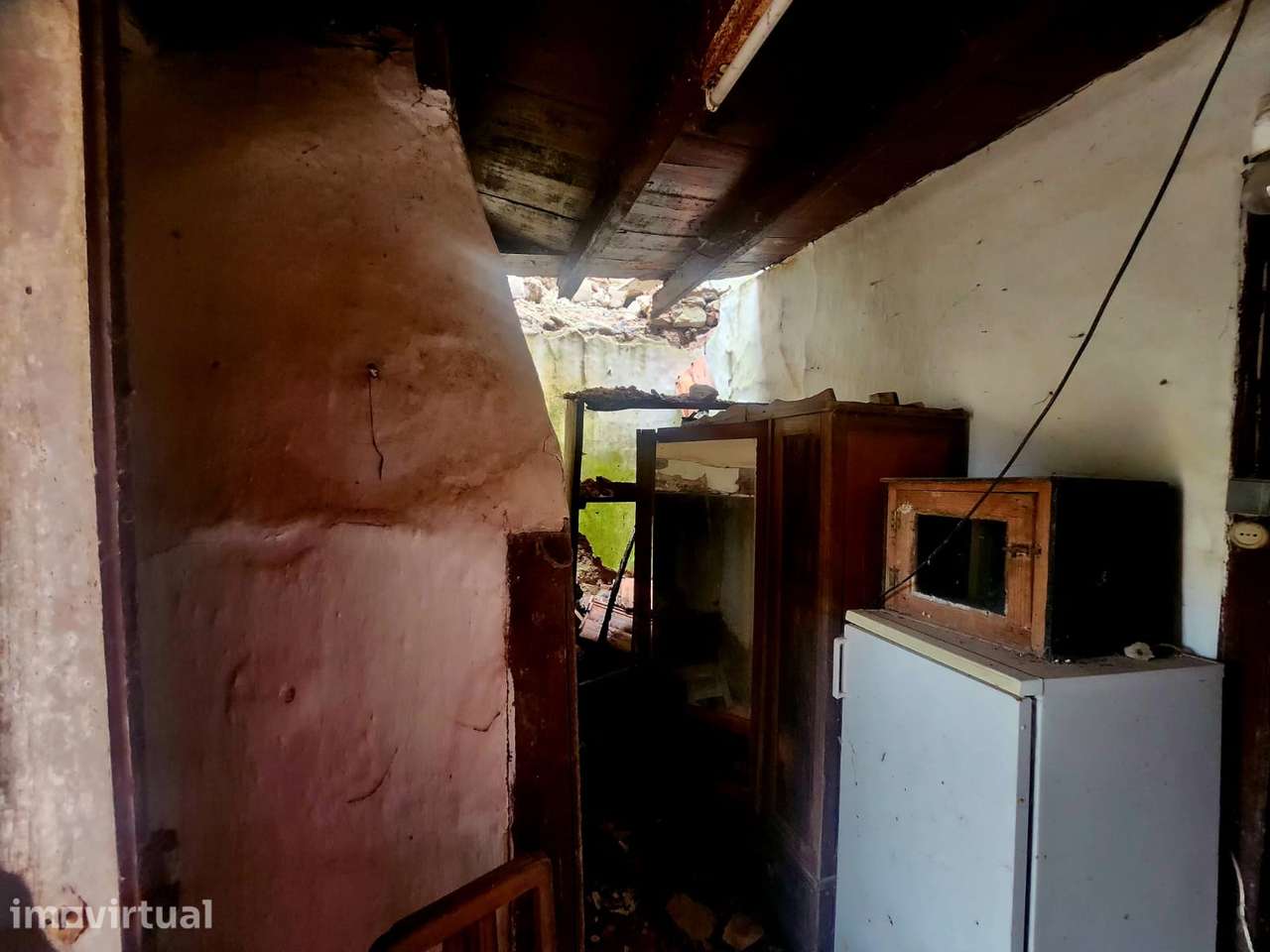 Moradia em Lobeiros, com anexos e terreno - Grande imagem: 3/17