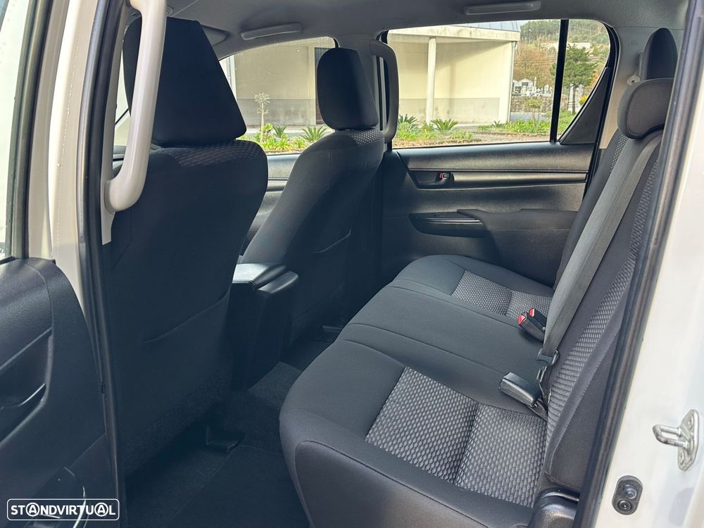 Toyota Hilux 2.4 D-4D 4WD CD CM - 12