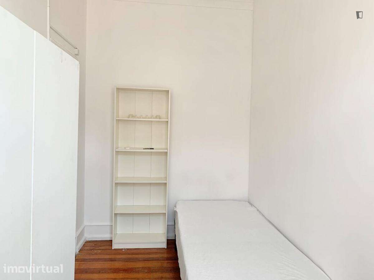 Quarto - localizado em Alameda Lisbon - Grande imagem: 4/16