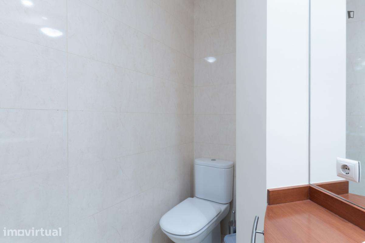 Quarto - localizado em Miragaia Porto - Grande imagem: 4/22