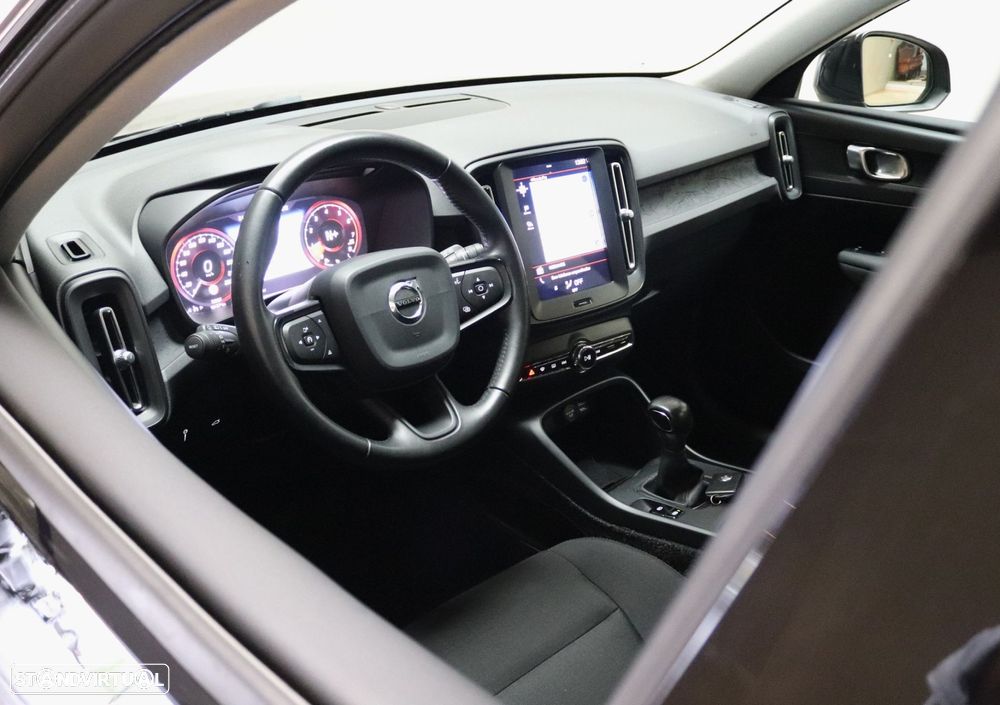 Volvo XC 40 1.5 T3 Momentum Tech Edition - 9