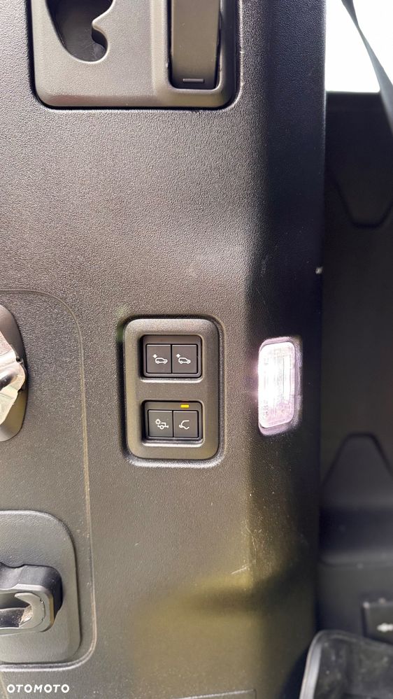 Land Rover Defender 110 2.0 D240 HSE - 9