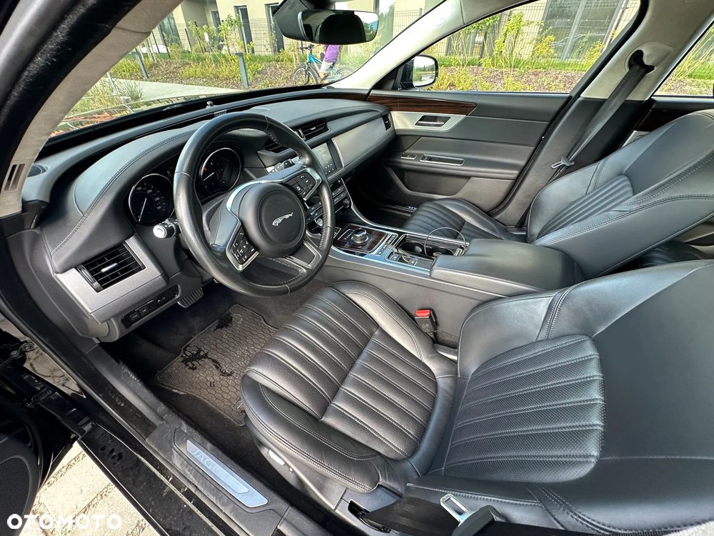Jaguar XF 2.0 i4D AWD Portfolio - 16