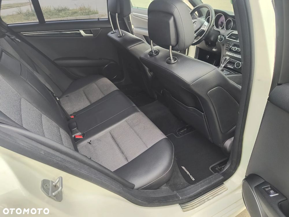 Mercedes-Benz Klasa C 250 CDI DPF 4Matic 7G-TRONIC BlueEFFICIENCY Avantgarde - 25