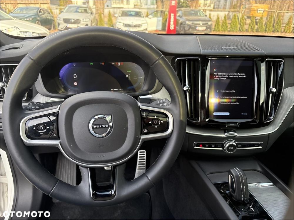 Volvo XC 60 T6 Plug-In Hybrid AWD Plus Dark - 12