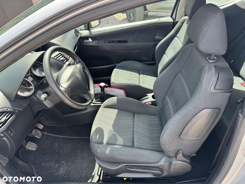 Peugeot 207 - 10