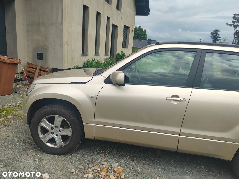 Suzuki Grand Vitara 2.0 De luxe - 2