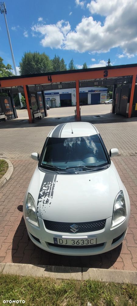 Suzuki Swift - 1