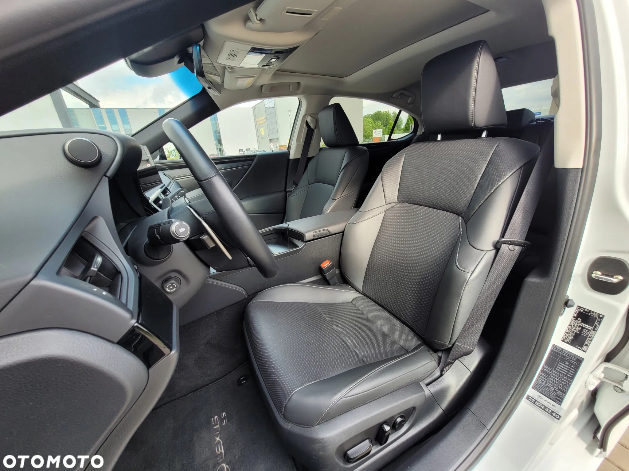 Lexus ES 300h F Sport Design - 9