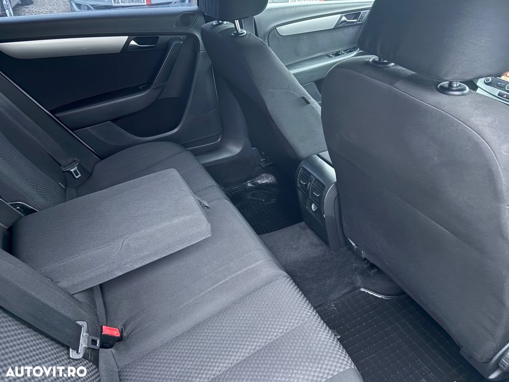 Volkswagen Passat Variant 1.6 TDI BlueMotion Technology Highline - 9