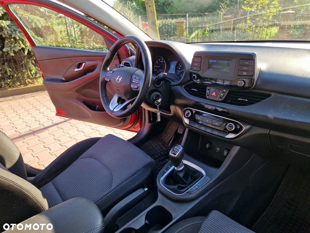 Hyundai i30 1.5 DPI Classic + - 25