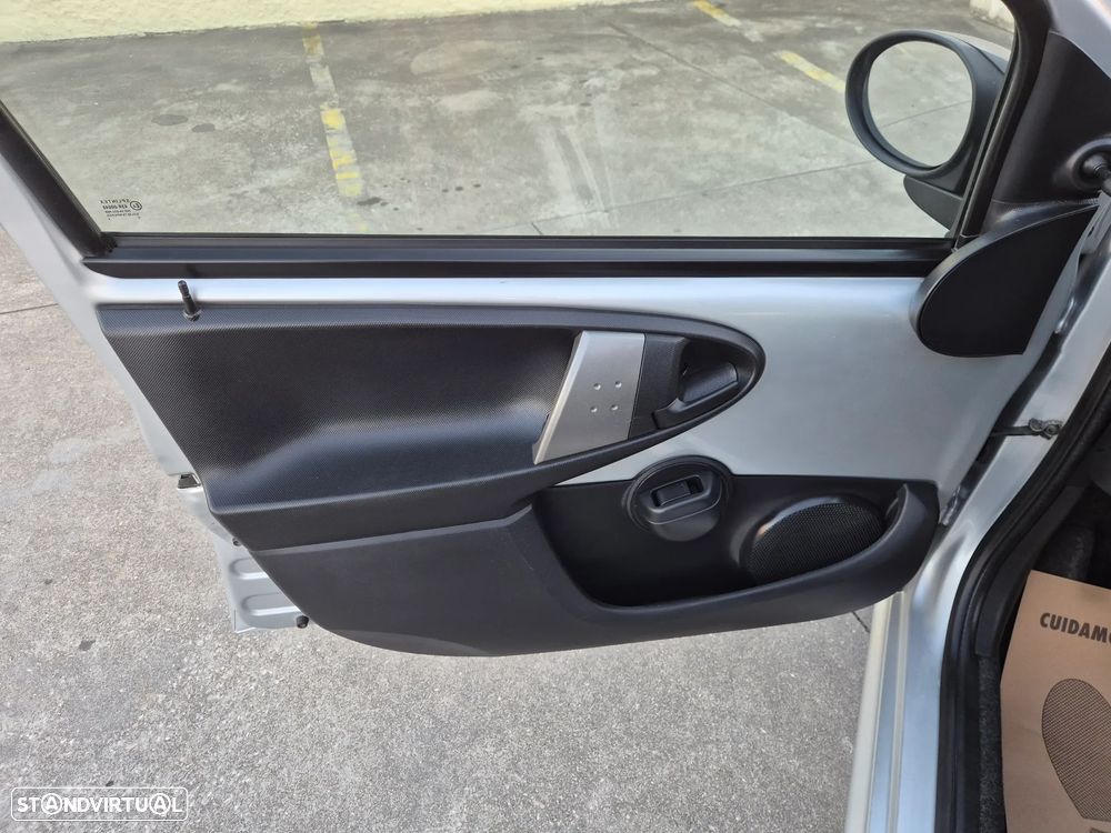 Peugeot 107 1.0 Trendy - 21