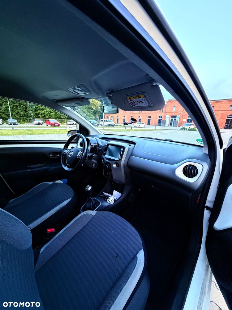 Toyota Aygo x-play - 16
