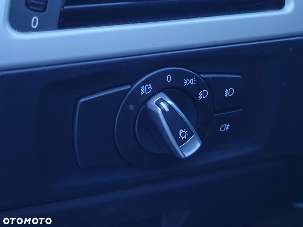 BMW Seria 3 318d DPF - 24