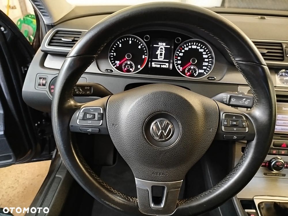 Volkswagen Passat 2.0 TDI Highline - 15