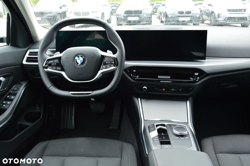 BMW Seria 3 318d mHEV - 15