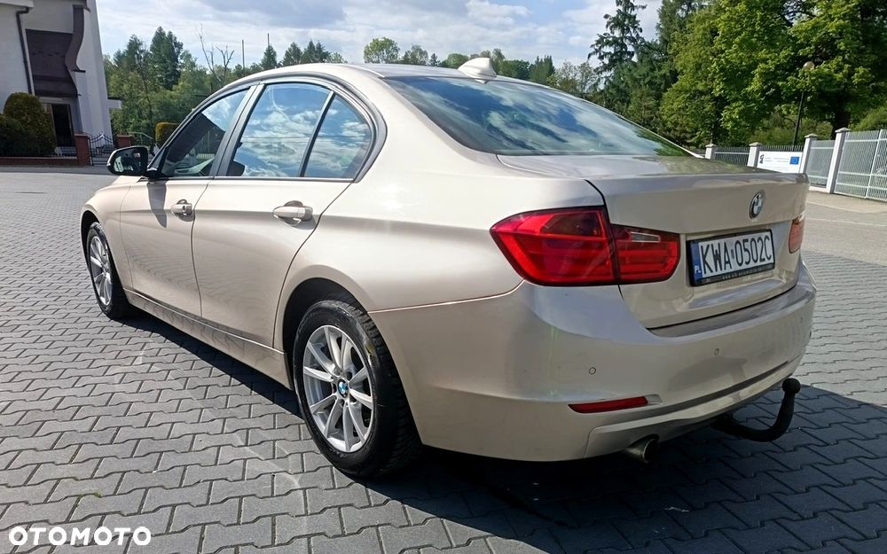 BMW Seria 3 318d xDrive - 4