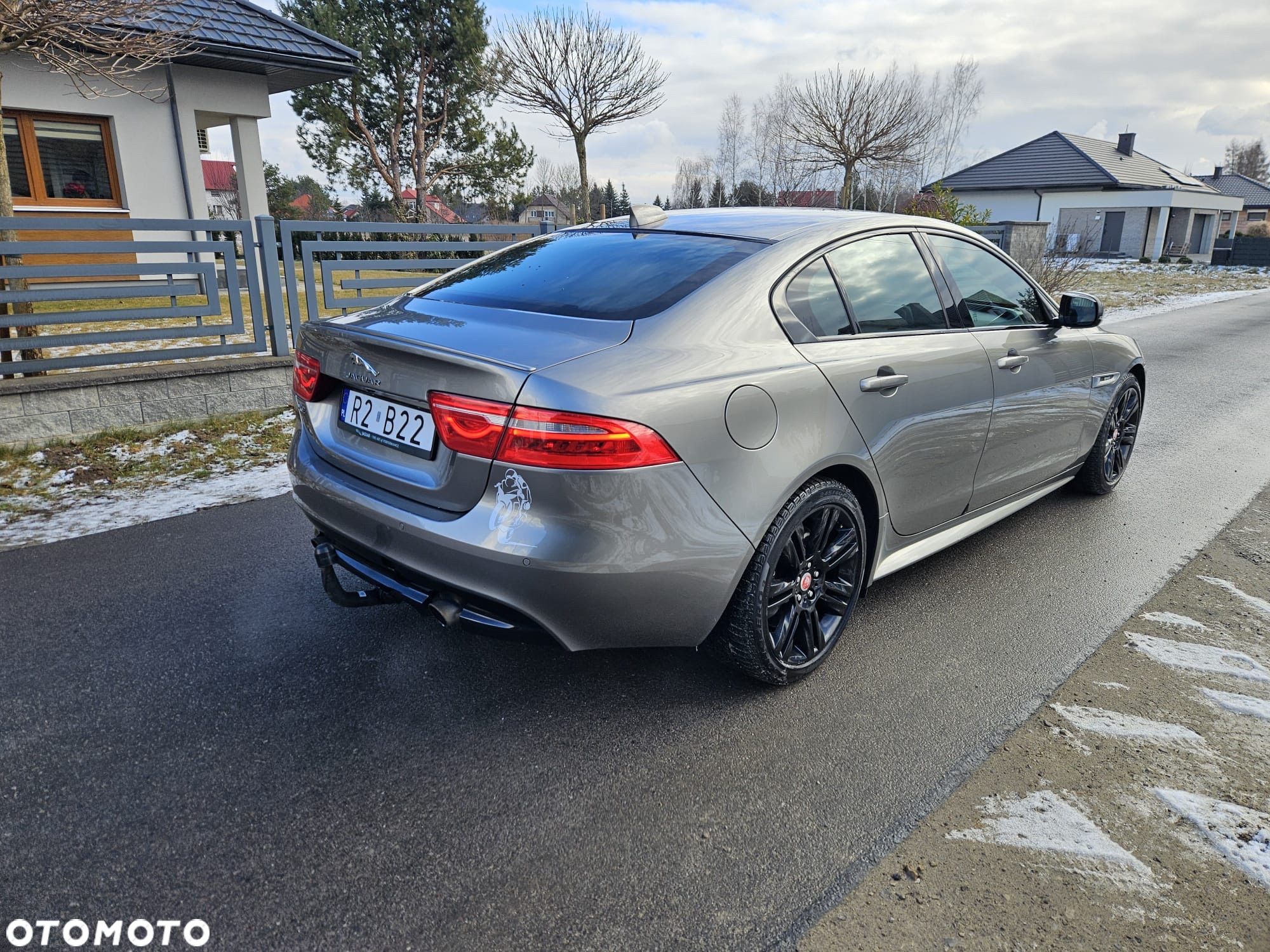 Jaguar XE 2.0 T R-Sport - 3