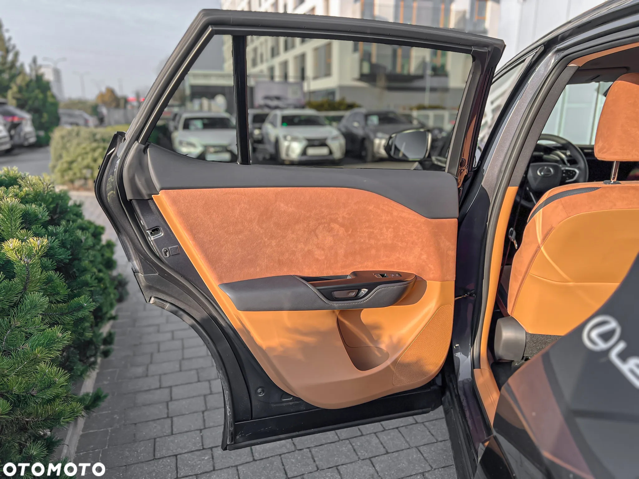 Lexus RZ 450e Omotenashi DIRECT4 - 11
