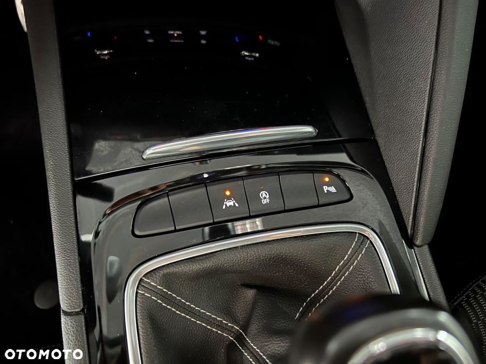 Opel Insignia - 24