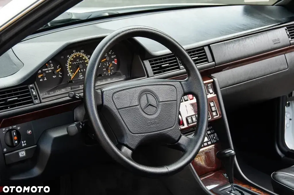 Mercedes-Benz Klasa E 320 - 20
