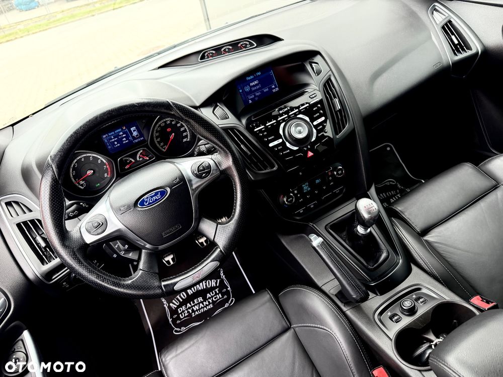 Ford Focus 2.0 EcoBoost ST mit Leder-Sport-Paket - 9