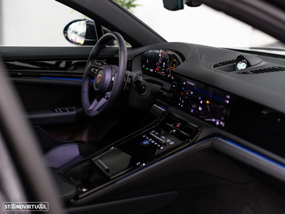 Porsche Panamera 4 E-Hybrid - 24