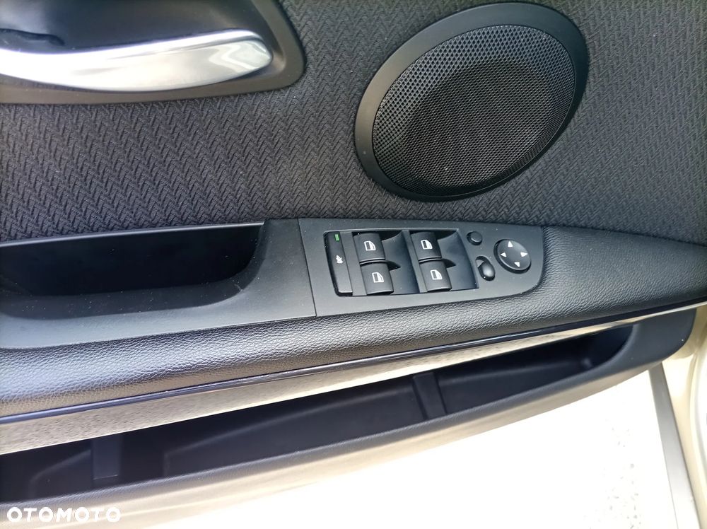 BMW Seria 3 320d DPF Blue Performance Edition Sport - 17