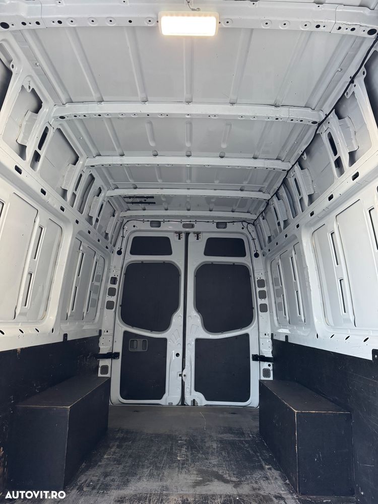 Mercedes-Benz Sprinter - 22