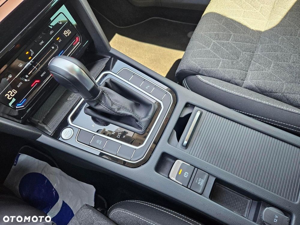 Volkswagen Passat - 18