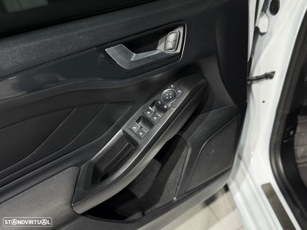 Ford Focus 1.0 EcoBoost ST-Line - 18