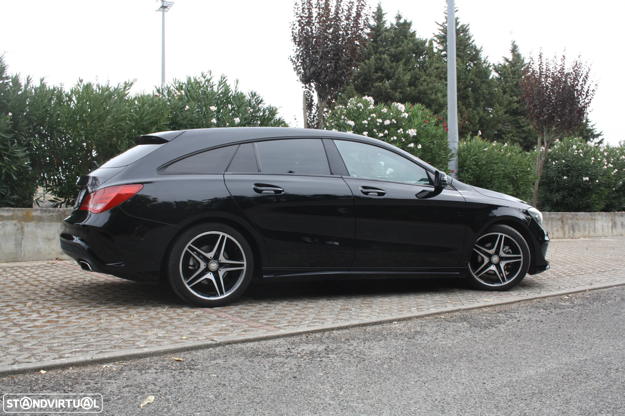 Mercedes-Benz CLA 180 d Shooting Brake AMG Line - 12
