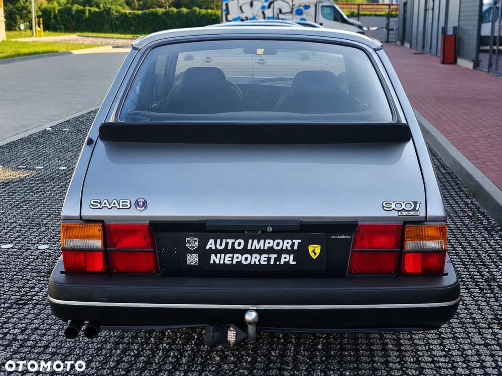 Saab 900 - 18