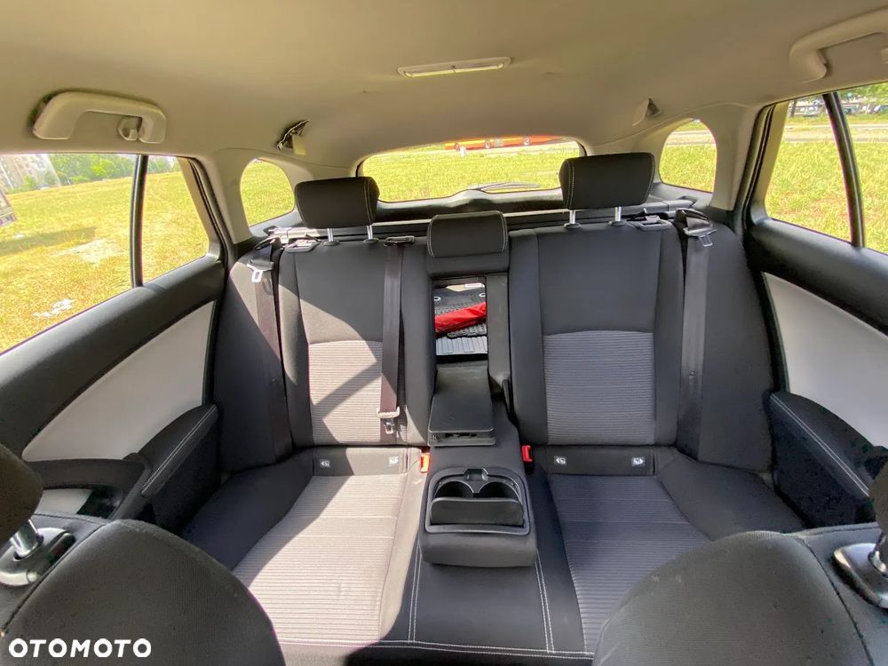 Toyota Avensis 2.0 D-4D Premium - 14