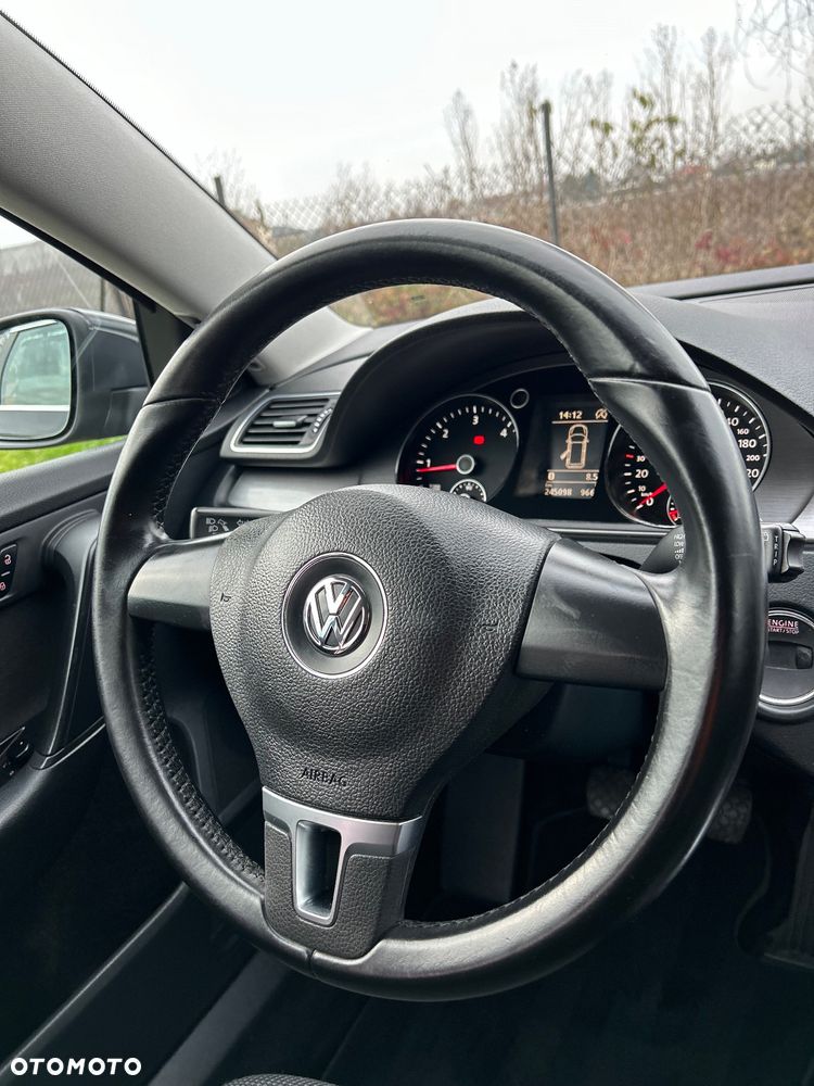 Volkswagen Passat 1.6 TDI DPF BlueMot Highline - 36